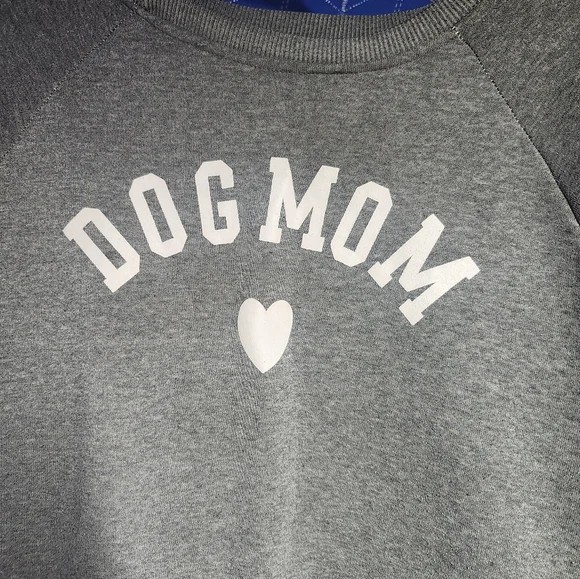 ADORABLE 'Dog Mom' Sweater - Picture 2 of 2